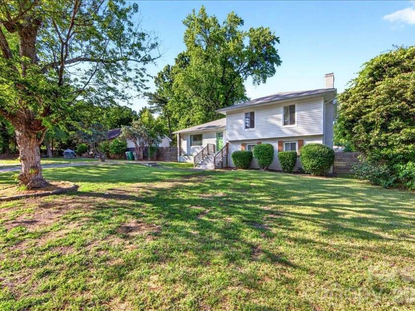 5907 Bluebonnet Road, Charlotte, NC 28212.  MLS# CAR4380900, YatesRealty ID 23524. 