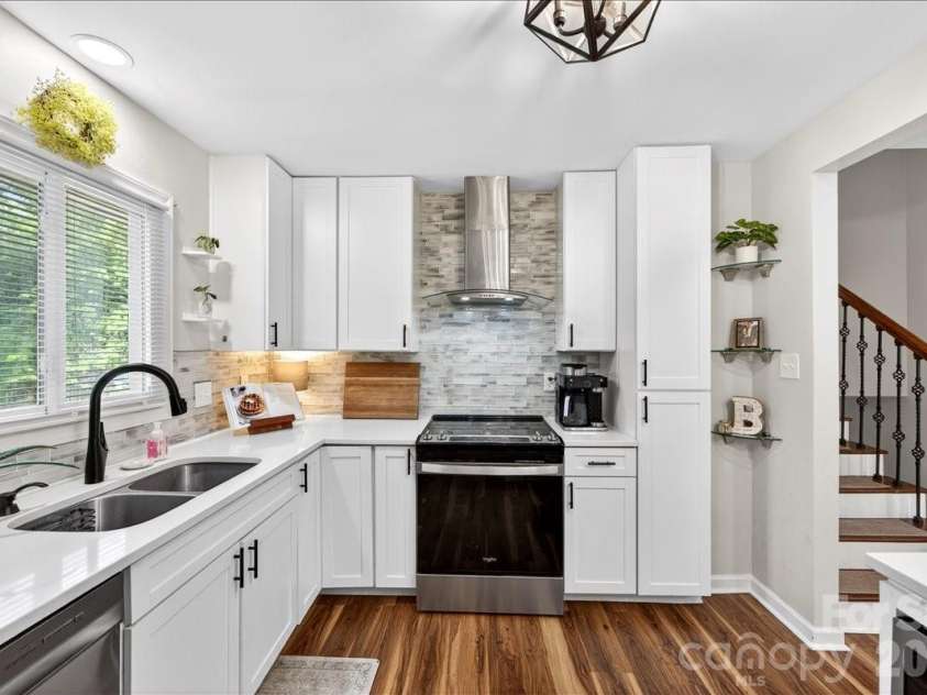 5907 Bluebonnet Road, Charlotte, NC 28212.  MLS# CAR4380900, YatesRealty ID 23524. 