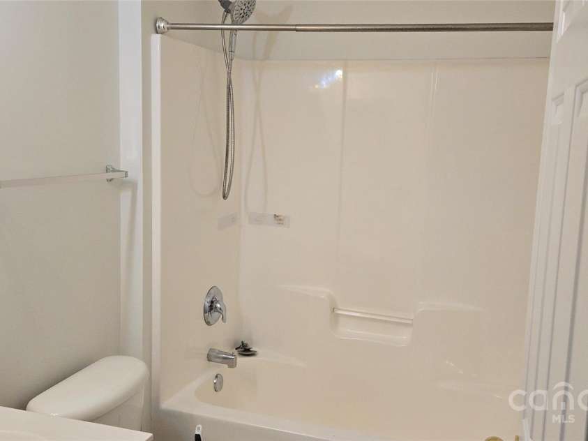 162 Autumn Falls Drive, Lake Wylie, SC 29710.  MLS# CAR4276437, YatesRealty ID 23525. 