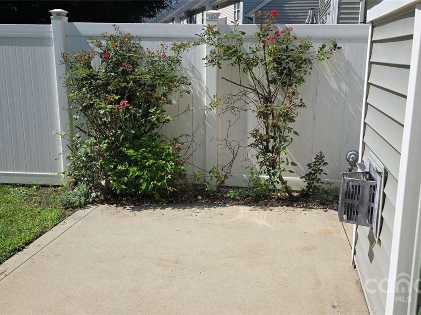 162 Autumn Falls Drive, Lake Wylie, SC 29710.  MLS# CAR4276437, YatesRealty ID 23525. 