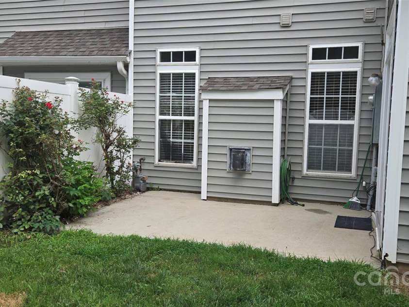 162 Autumn Falls Drive, Lake Wylie, SC 29710.  MLS# CAR4276437, YatesRealty ID 23525. 