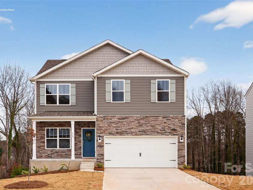 608 17th Avenue Drive, Hickory, NC 28601.  MLS# CAR4383736, YatesRealty ID 23526. 