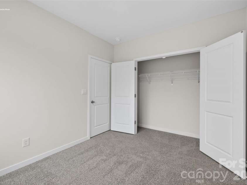 608 17th Avenue Drive, Hickory, NC 28601.  MLS# CAR4383736, YatesRealty ID 23526. 