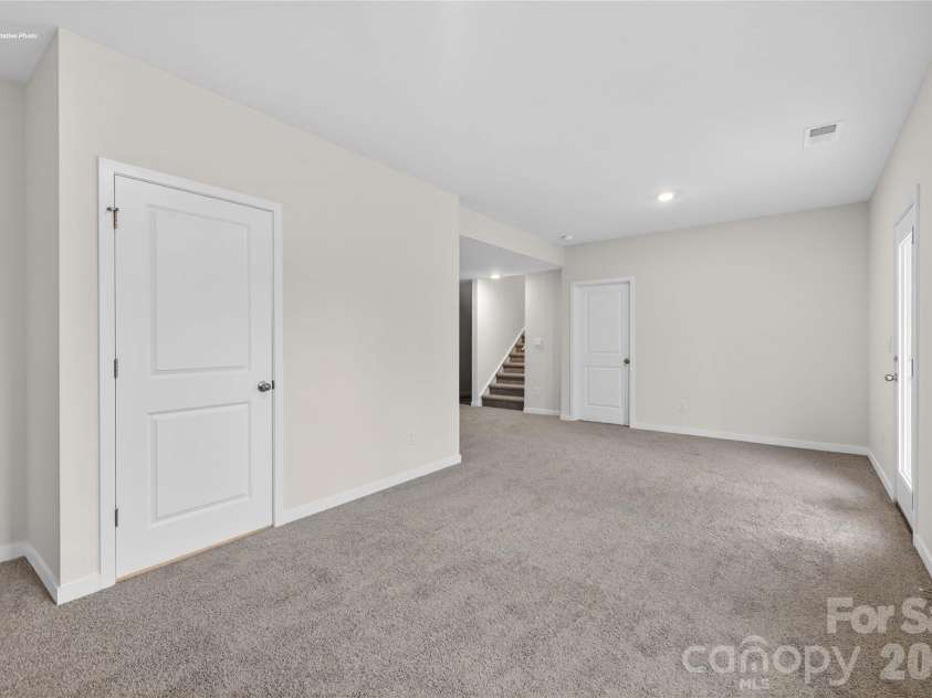 608 17th Avenue Drive, Hickory, NC 28601.  MLS# CAR4383736, YatesRealty ID 23526. 
