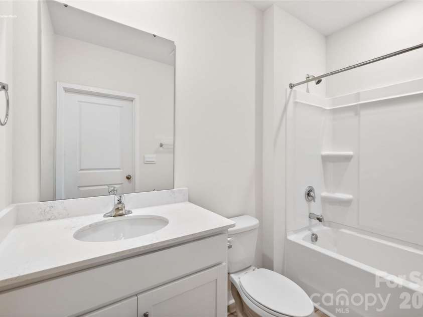 608 17th Avenue Drive, Hickory, NC 28601.  MLS# CAR4383736, YatesRealty ID 23526. 