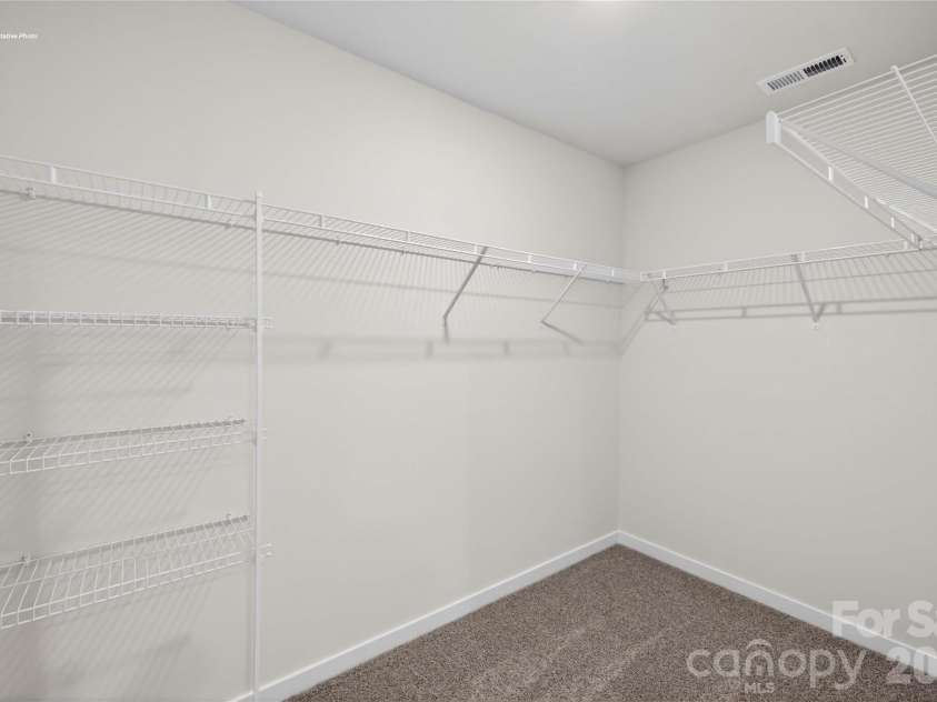608 17th Avenue Drive, Hickory, NC 28601.  MLS# CAR4383736, YatesRealty ID 23526. 