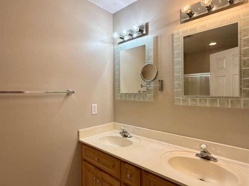 9730 Elizabeth Townes Lane, Charlotte, NC 28277.  MLS# CAR4275880, YatesRealty ID 23526. Main Bathroom
