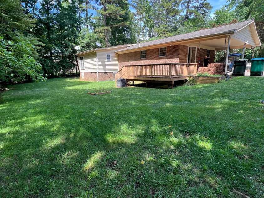 2300 Lakeview Circle, Matthews, NC 28105.  MLS# CAR4273429, YatesRealty ID 23527. 