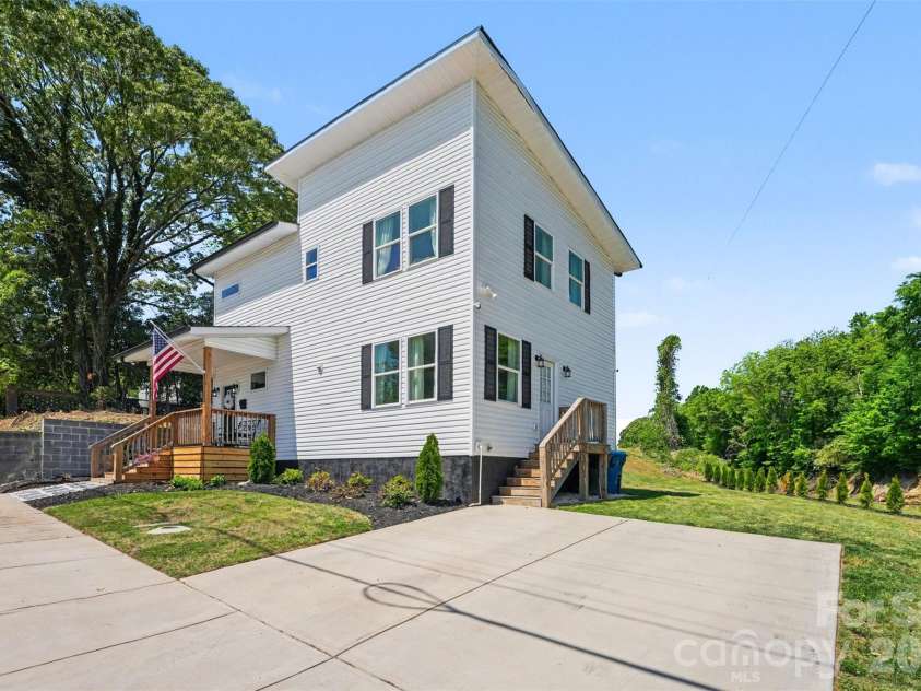 430 Fulton Street, Salisbury, NC 28144.  MLS# CAR4372374, YatesRealty ID 23527. 