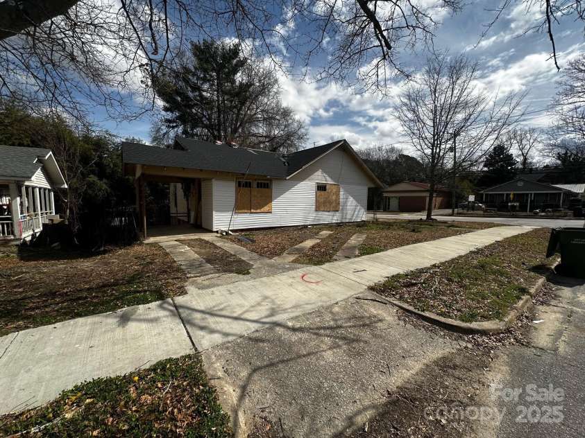 306 Arch Street, Lancaster, SC 29720.  MLS# CAR4258082, YatesRealty ID 23528. 