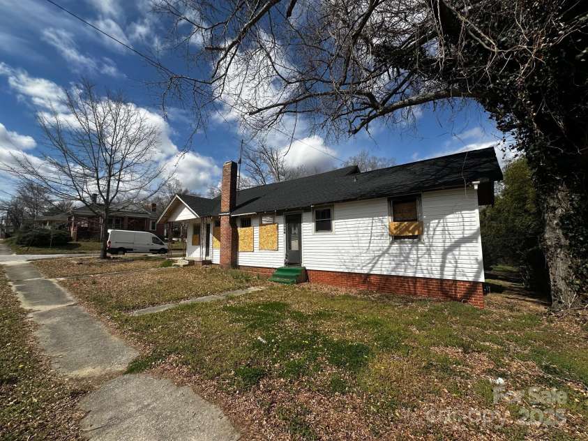 306 Arch Street, Lancaster, SC 29720.  MLS# CAR4258082, YatesRealty ID 23528. 