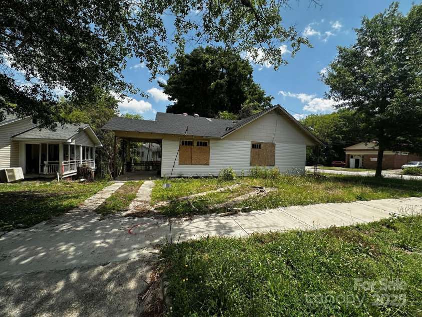 306 Arch Street, Lancaster, SC 29720.  MLS# CAR4258082, YatesRealty ID 23528. 