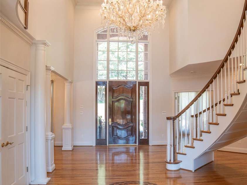 2770 Lakeview Drive, Lenoir, NC 28645.  MLS# CAR4274272, YatesRealty ID 2353. 2 story foyer