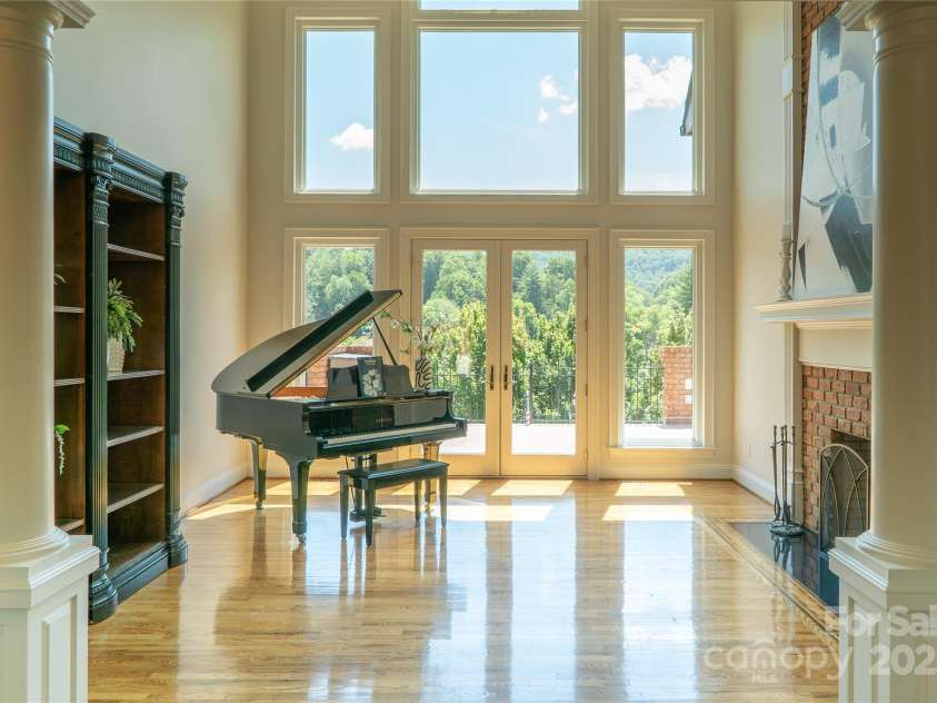 2770 Lakeview Drive, Lenoir, NC 28645.  MLS# CAR4274272, YatesRealty ID 2353. Foyer sitting room