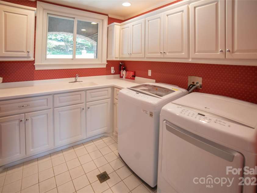 2770 Lakeview Drive, Lenoir, NC 28645.  MLS# CAR4274272, YatesRealty ID 2353. Laundry room main level