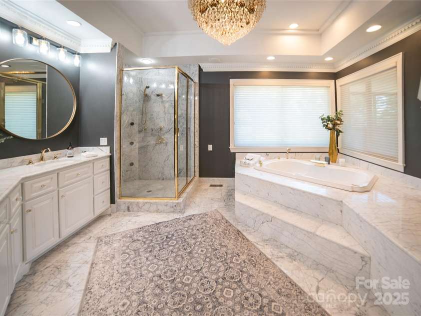 2770 Lakeview Drive, Lenoir, NC 28645.  MLS# CAR4274272, YatesRealty ID 2353. Primary Bath