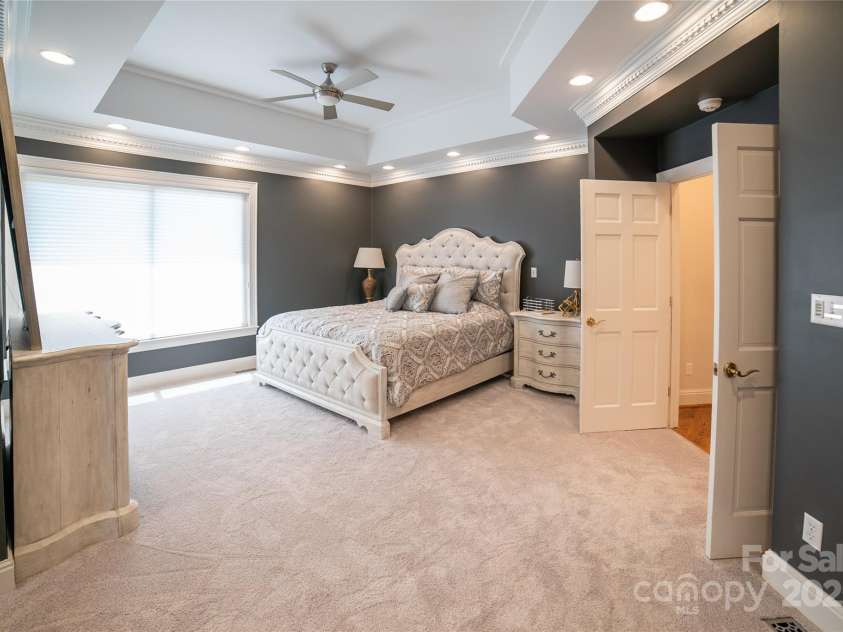 2770 Lakeview Drive, Lenoir, NC 28645.  MLS# CAR4274272, YatesRealty ID 2353. Primary suite