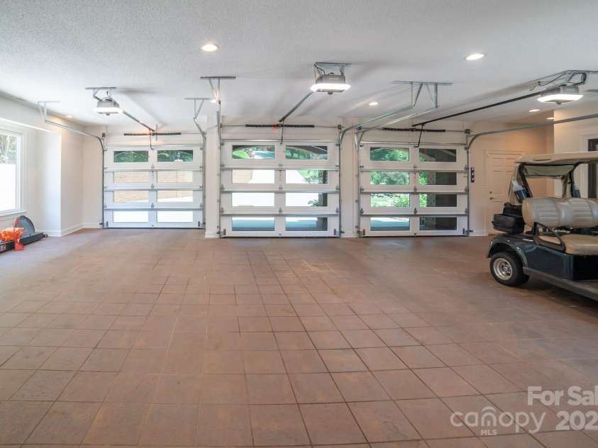 2770 Lakeview Drive, Lenoir, NC 28645.  MLS# CAR4274272, YatesRealty ID 2353. Upatairs 3 car garage