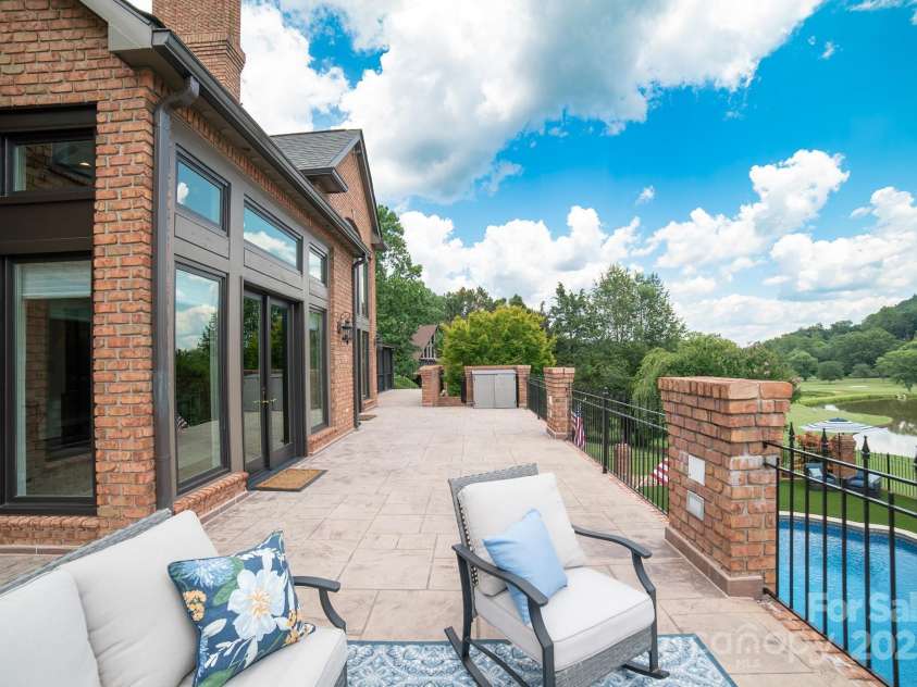 2770 Lakeview Drive, Lenoir, NC 28645.  MLS# CAR4274272, YatesRealty ID 2353. Upstairs Deck