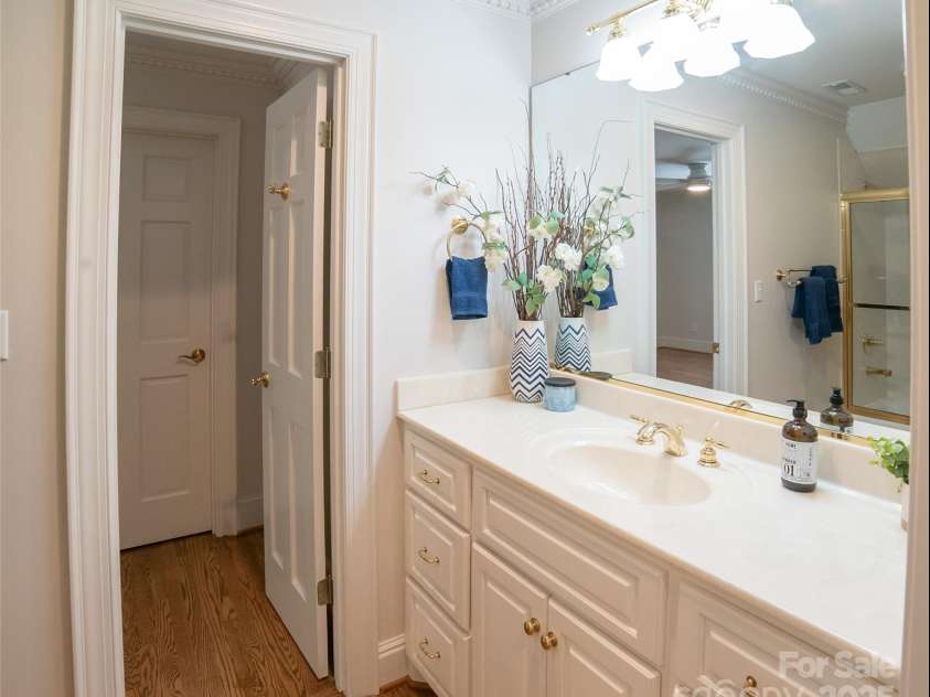 2770 Lakeview Drive, Lenoir, NC 28645.  MLS# CAR4274272, YatesRealty ID 2353. Upstairs Jack and Jill Bath