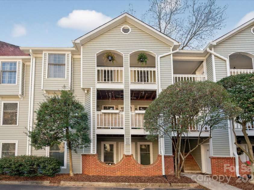 430 Queens Road, Charlotte, NC 28207.  MLS# CAR4303126, YatesRealty ID 2353. 