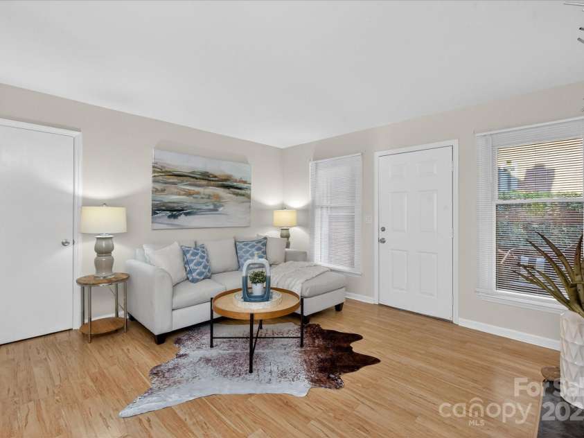 430 Queens Road, Charlotte, NC 28207.  MLS# CAR4303126, YatesRealty ID 2353. 