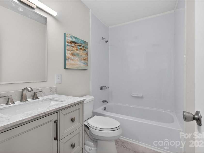 430 Queens Road, Charlotte, NC 28207.  MLS# CAR4303126, YatesRealty ID 2353. 