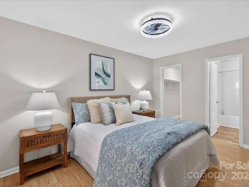 430 Queens Road, Charlotte, NC 28207.  MLS# CAR4303126, YatesRealty ID 2353. 