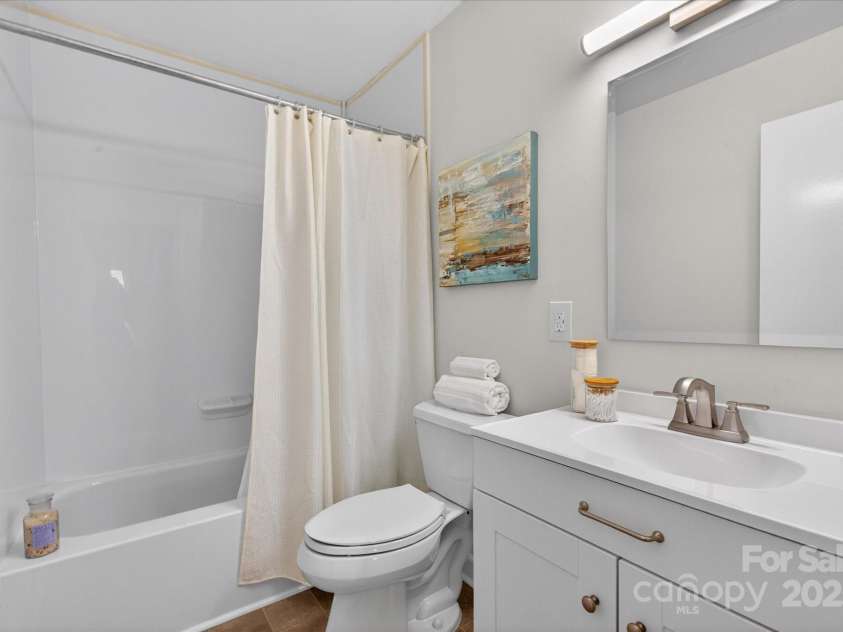 430 Queens Road, Charlotte, NC 28207.  MLS# CAR4303126, YatesRealty ID 2353. 