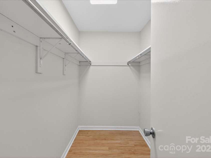 430 Queens Road, Charlotte, NC 28207.  MLS# CAR4303126, YatesRealty ID 2353. 