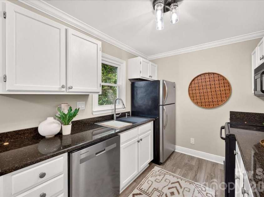 430 Queens Road, Charlotte, NC 28207.  MLS# CAR4347540, YatesRealty ID 2353. 