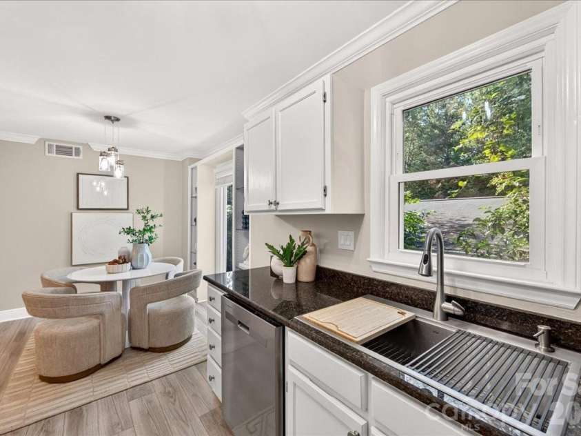 430 Queens Road, Charlotte, NC 28207.  MLS# CAR4347540, YatesRealty ID 2353. 