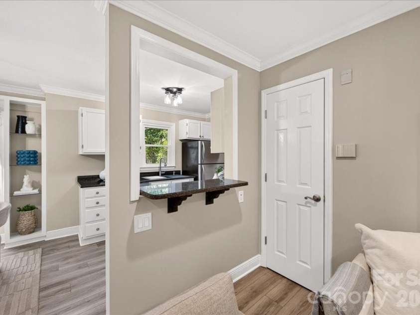 430 Queens Road, Charlotte, NC 28207.  MLS# CAR4347540, YatesRealty ID 2353. 