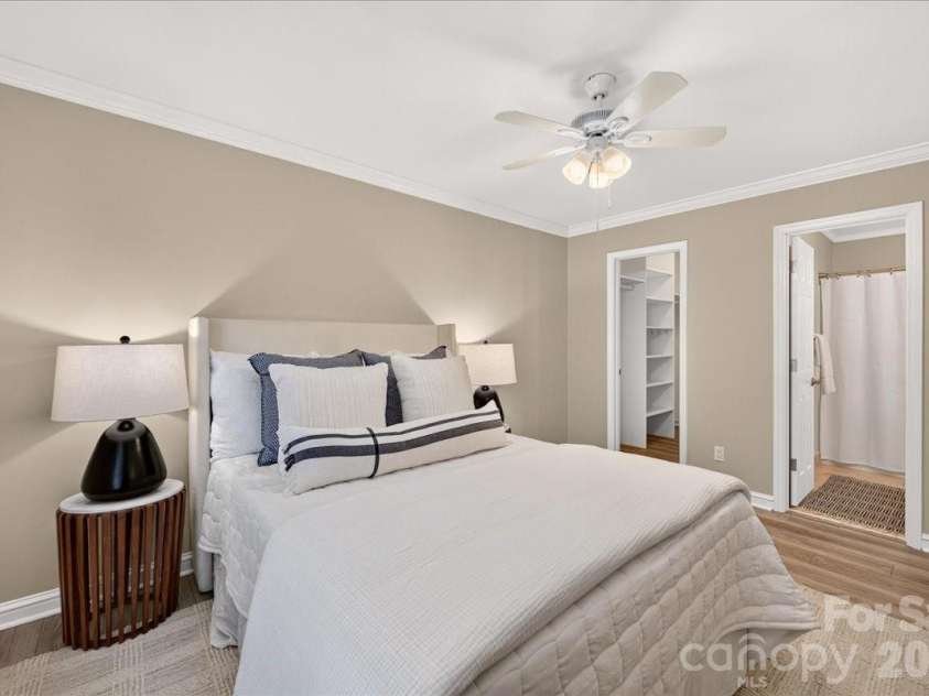 430 Queens Road, Charlotte, NC 28207.  MLS# CAR4347540, YatesRealty ID 2353. 