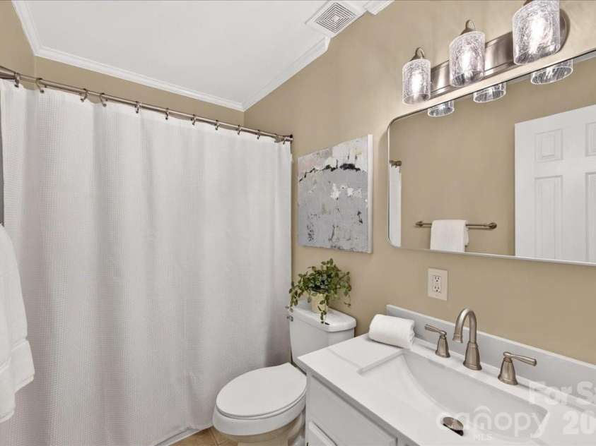 430 Queens Road, Charlotte, NC 28207.  MLS# CAR4347540, YatesRealty ID 2353. 