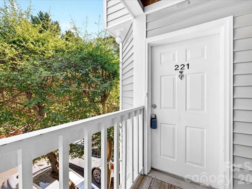 430 Queens Road, Charlotte, NC 28207.  MLS# CAR4347540, YatesRealty ID 2353. 