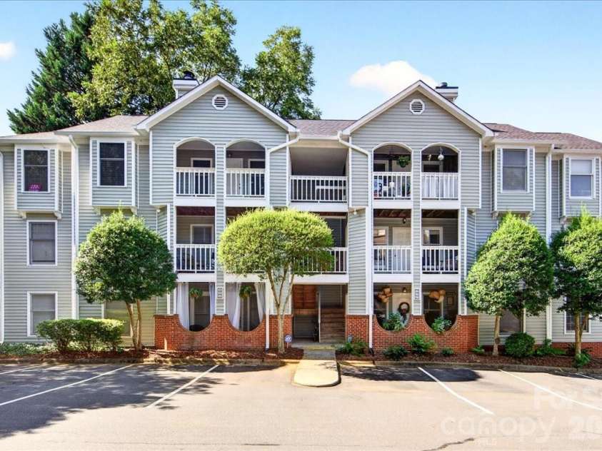 430 Queens Road, Charlotte, NC 28207.  MLS# CAR4347540, YatesRealty ID 2353. 
