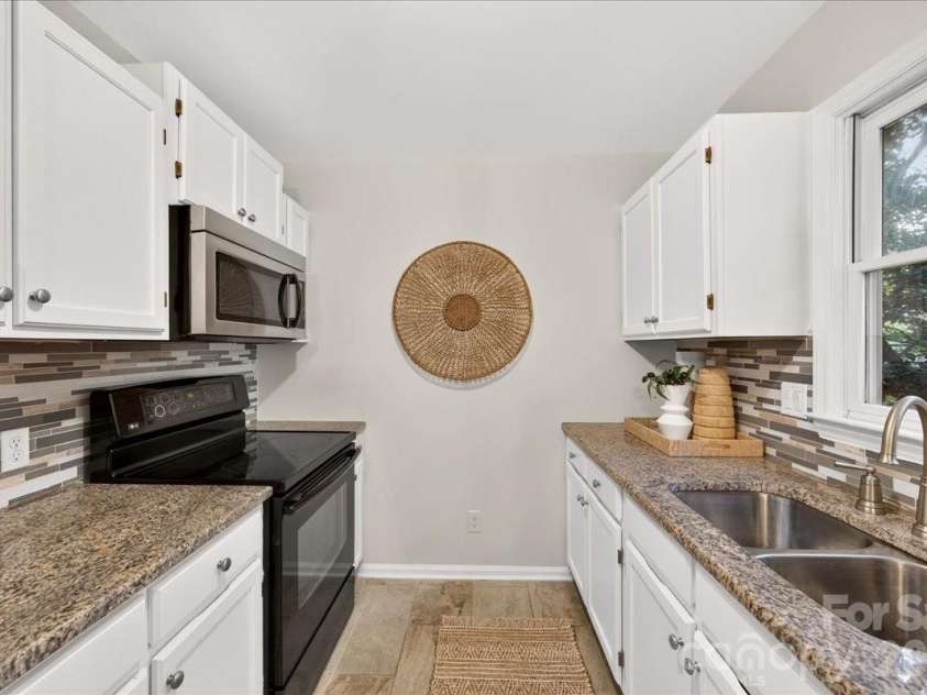 430 Queens Road, Charlotte, NC 28207.  MLS# CAR4420697, YatesRealty ID 2353. 