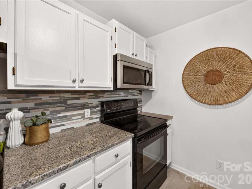 430 Queens Road, Charlotte, NC 28207.  MLS# CAR4420697, YatesRealty ID 2353. 