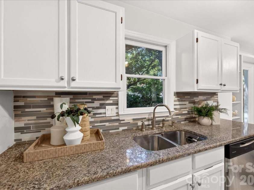 430 Queens Road, Charlotte, NC 28207.  MLS# CAR4420697, YatesRealty ID 2353. 