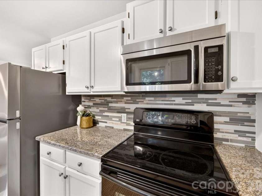 430 Queens Road, Charlotte, NC 28207.  MLS# CAR4420697, YatesRealty ID 2353. 