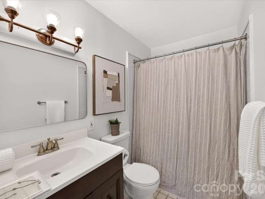 430 Queens Road, Charlotte, NC 28207.  MLS# CAR4420697, YatesRealty ID 2353. 