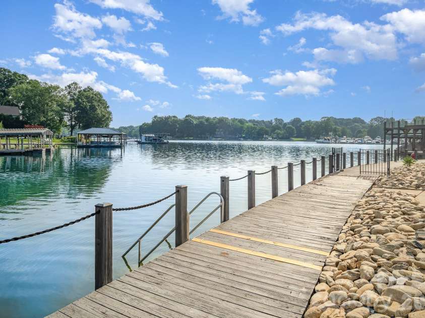 20314 Colony Point Lane, Cornelius, NC 28031.  MLS# CAR4307478, YatesRealty ID 23530. 