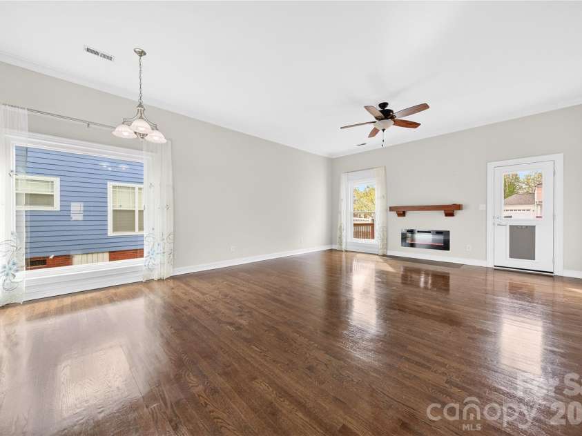 20314 Colony Point Lane, Cornelius, NC 28031.  MLS# CAR4307478, YatesRealty ID 23530. 