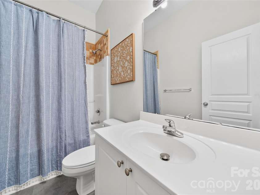20314 Colony Point Lane, Cornelius, NC 28031.  MLS# CAR4307478, YatesRealty ID 23530. Full BATH