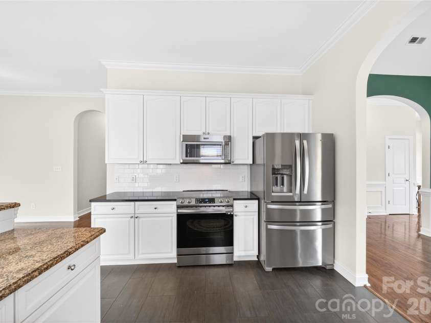 20314 Colony Point Lane, Cornelius, NC 28031.  MLS# CAR4307478, YatesRealty ID 23530. Kitchen