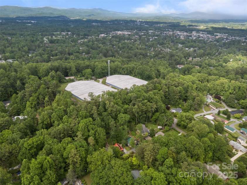 23 Leatherwood Lane, Hendersonville, NC 28739.  MLS# CAR4264138, YatesRealty ID 23530. 