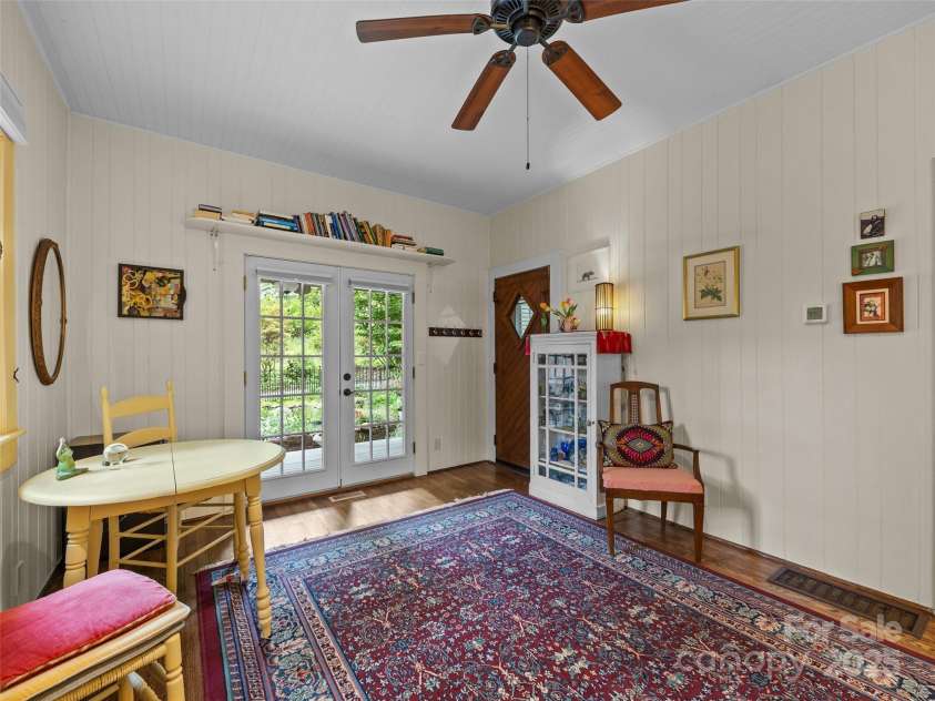 23 Leatherwood Lane, Hendersonville, NC 28739.  MLS# CAR4264138, YatesRealty ID 23530. 