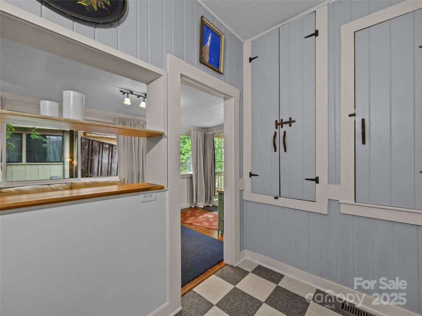 23 Leatherwood Lane, Hendersonville, NC 28739.  MLS# CAR4264138, YatesRealty ID 23530. 