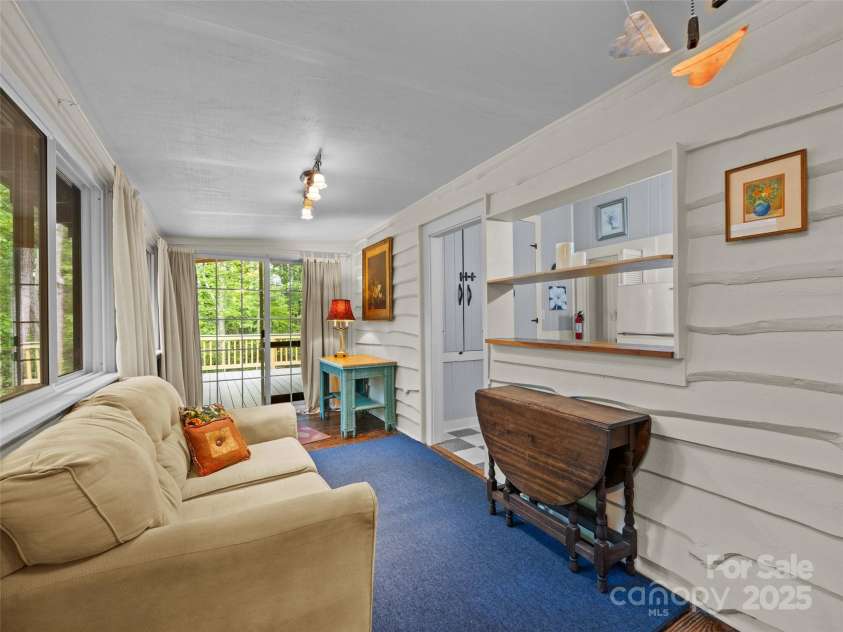 23 Leatherwood Lane, Hendersonville, NC 28739.  MLS# CAR4264138, YatesRealty ID 23530. 